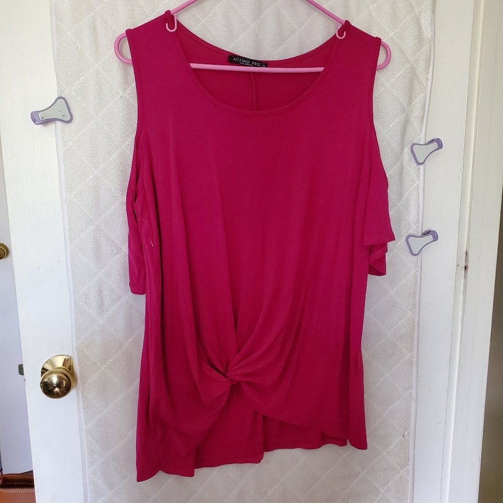 NWOT Cold shoulder top never worn no tags